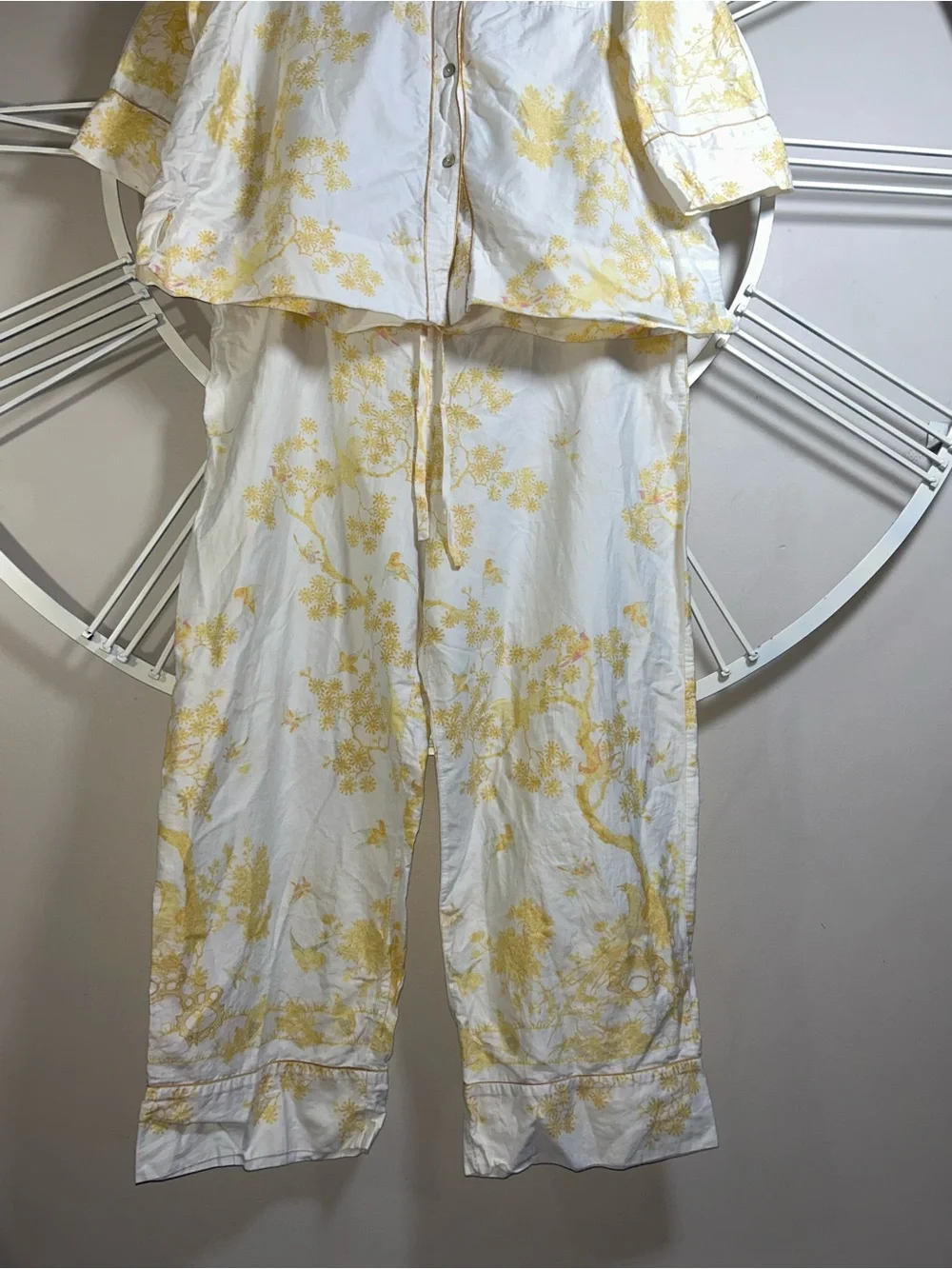 Natori Toile 100% Cotton Sateen Pajama Set White and Yellow - Picture 2 of 13
